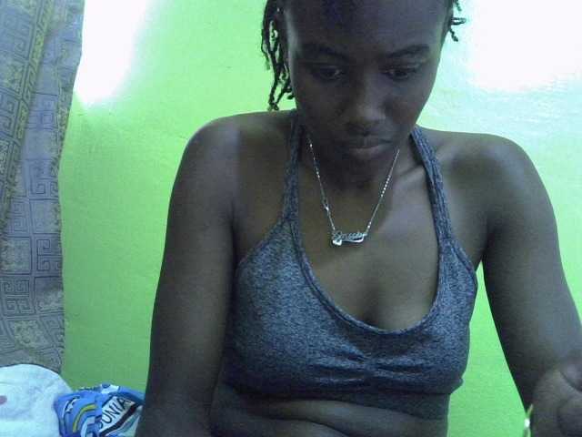 Sassy041 live cam on BongaCams