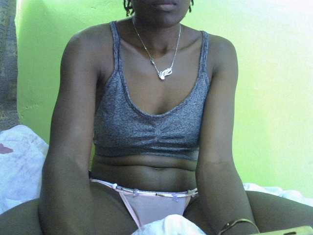 Sassy041 live cam on BongaCams