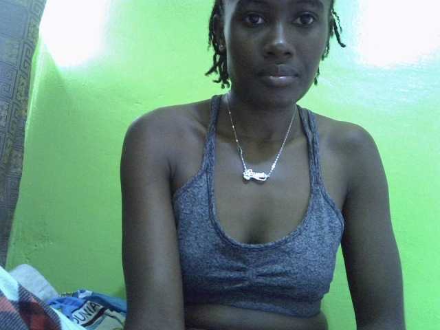 le modèle Sassy041 est en webcam porno dans un show sur le site bongacams, il possède les tags suivants: Ebony,Brunette,Trimmed