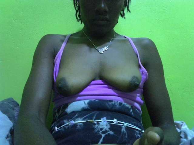Sassy041 live cam on BongaCams