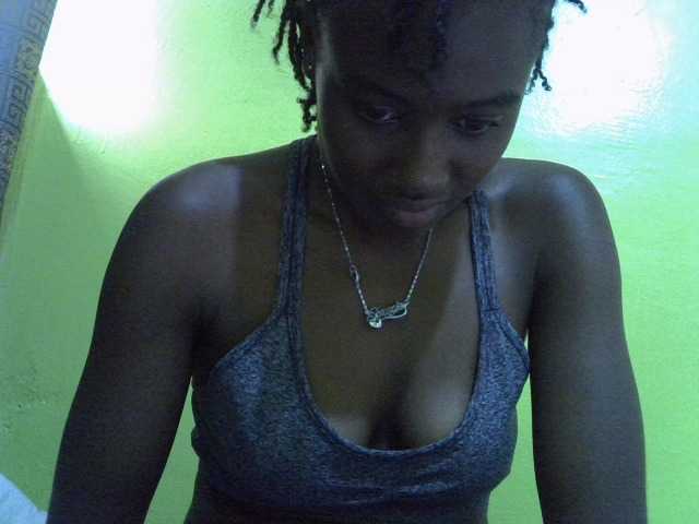 Sassy041 live cam on BongaCams