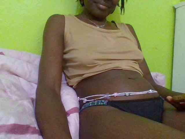 Sassy041 Live Webcam on BongaCams
