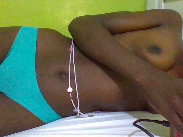 Sassy041 Live Webcam on BongaCams
