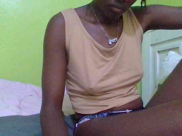 Sassy041 Live Webcam on BongaCams