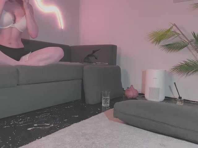 Monicami's BongaCams show and profile