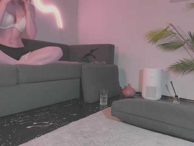 Monicami's BongaCams show and profile