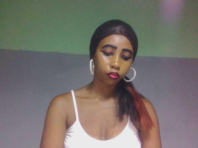 le modèle zelioness est en webcam porno dans un show sur le site bongacams, il possède les tags suivants: Ebony,Brunette,Hairy