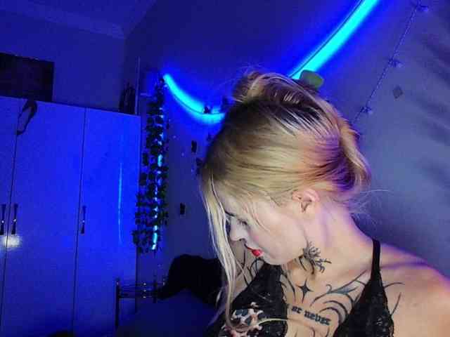 RozieRed webcam