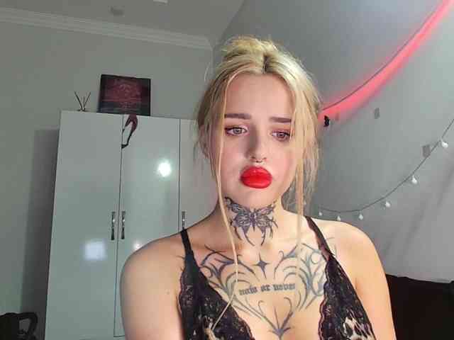 RozieRed Sex Cam Show