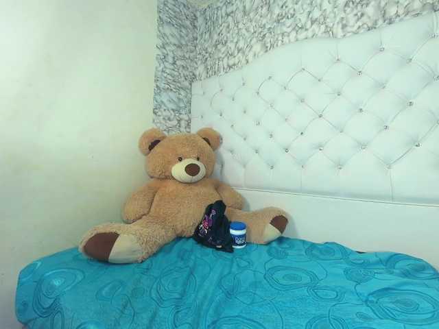 MiaMiller001 live cam on BongaCams
