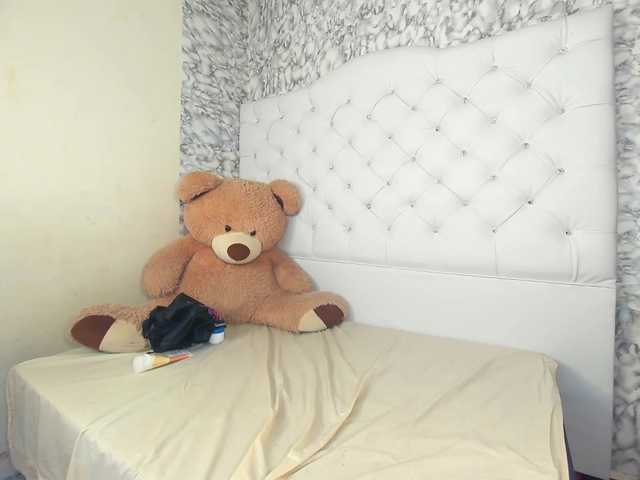 MiaMiller001 live cam on BongaCams