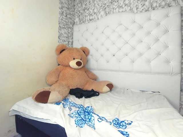 MiaMiller001 live cam on BongaCams