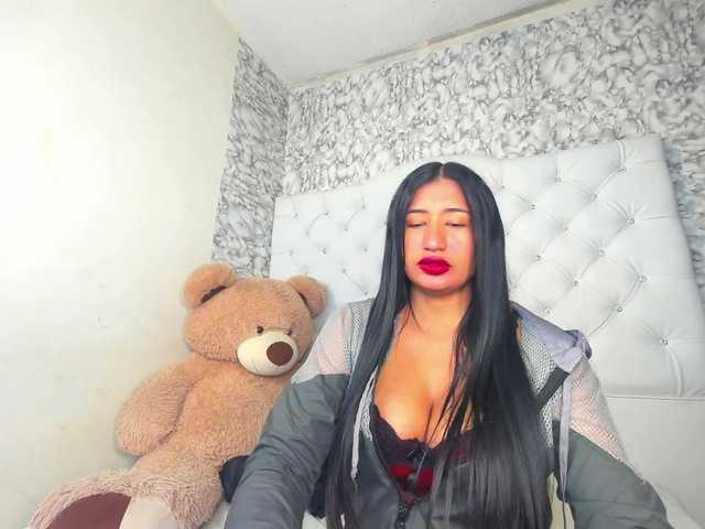 MiaMiller001 live cam on BongaCams