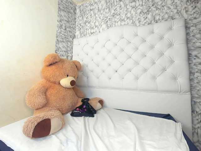 MiaMiller001 live cam on BongaCams