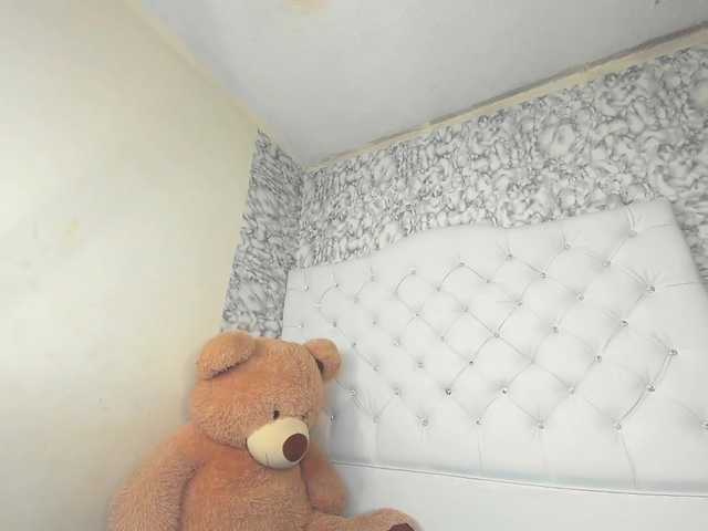 MiaMiller001 live webcam show