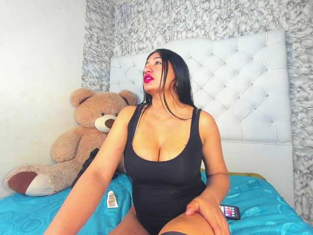 MiaMiller001 live cam on BongaCams