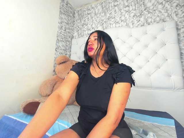 MiaMiller001 live cam on BongaCams