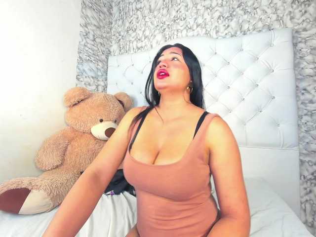MiaMiller001 live cam on BongaCams