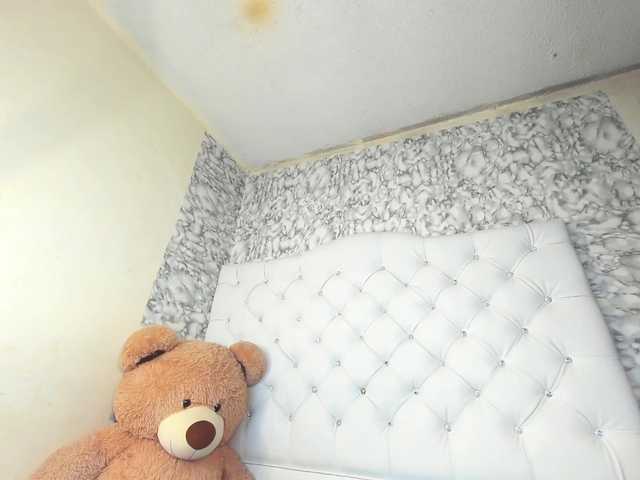 MiaMiller001 live cam on BongaCams