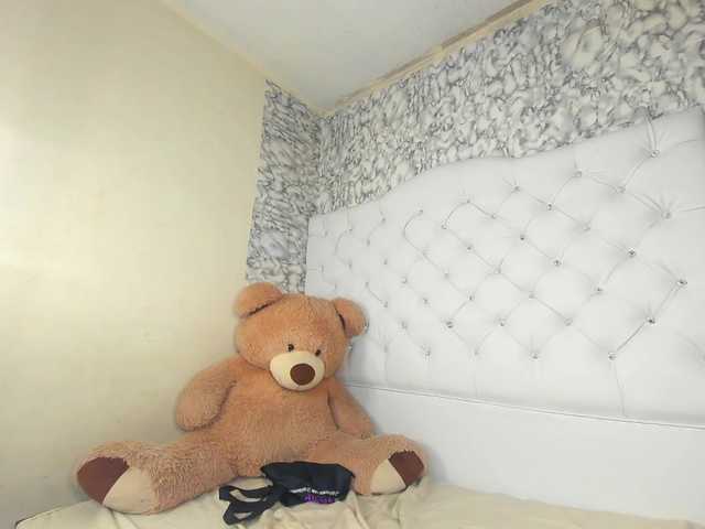 MiaMiller001 live cam on BongaCams