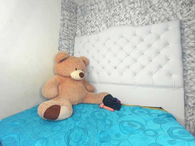 MiaMiller001 live cam on BongaCams