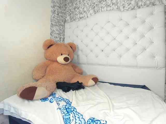 MiaMiller001 webcam