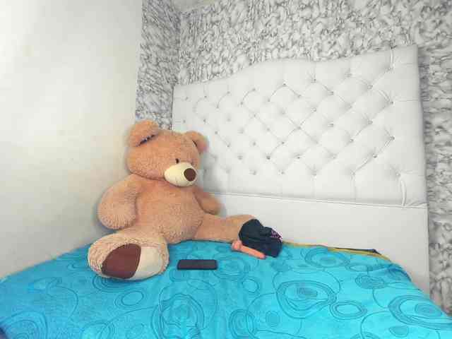 MiaMiller001 webcam