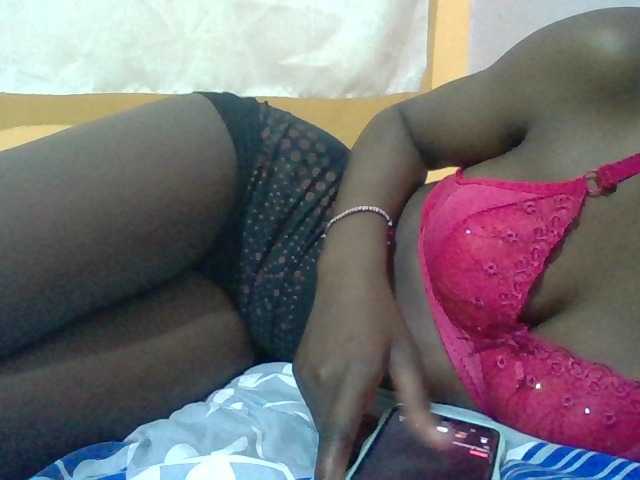 Sexyafricanah001 live cam on BongaCams
