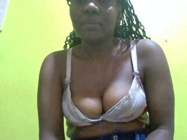Sexyafricanah001 live cam on BongaCams