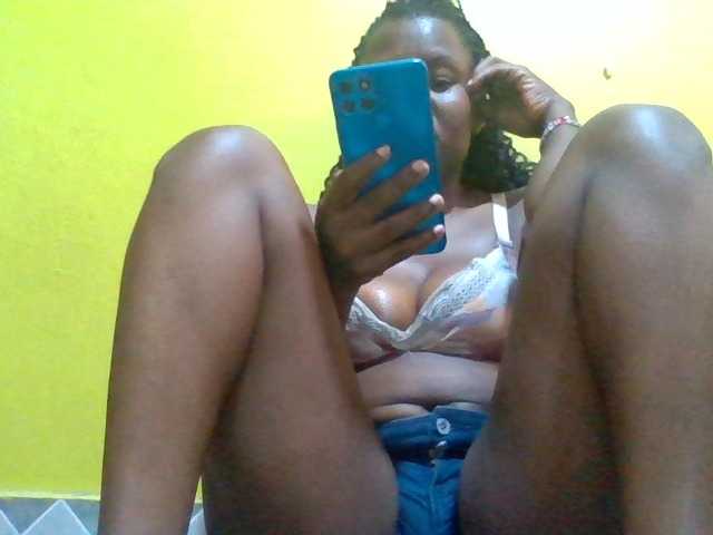 Sexyafricanah001 live cam on BongaCams