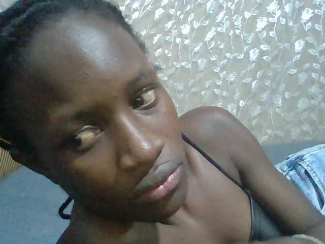 Sexyafricanah001 live cam on BongaCams