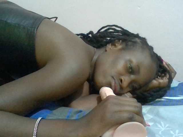 Sexyafricanah001 live cam on BongaCams
