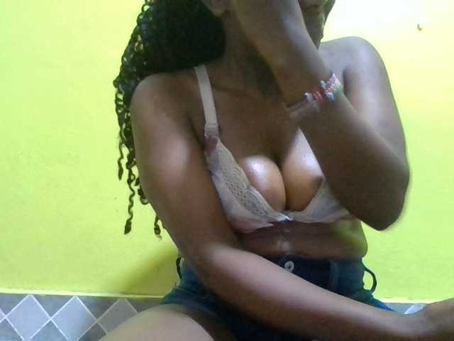 Sexyafricanah001 live cam on BongaCams
