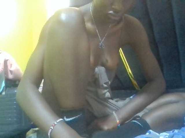 Sexyafricanah001 live cam on BongaCams