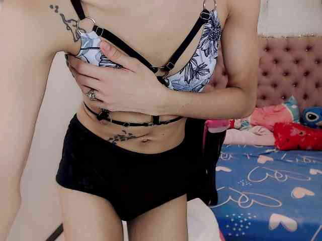 DaniellaSlut Sex Cam Show