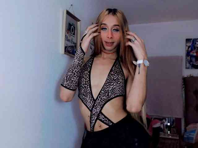 DaniellaSlut Sex Cam Show