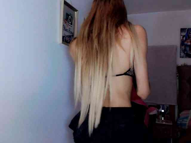DaniellaSlut Sex Cam Show