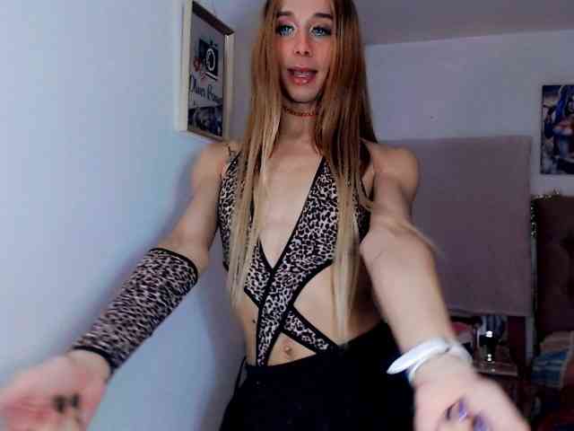 DaniellaSlut Sex Cam Show