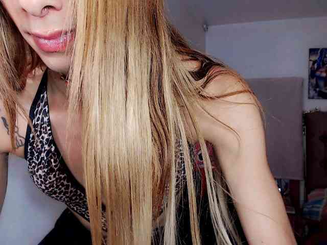 DaniellaSlut Sex Cam Show