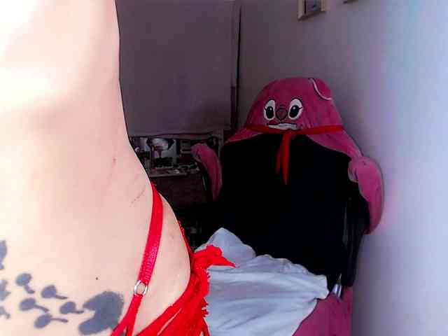DaniellaSlut Sex Cam Show