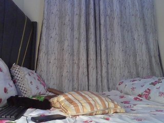 Fl0werssxoxo's Live Webcam