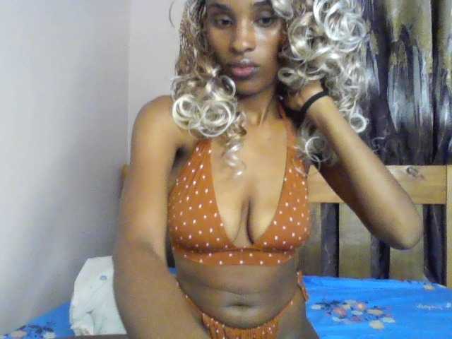 Sex chat gratuit in direct cu Fl0werssxoxo pe BongaCams