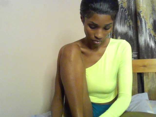 Fl0werssxoxo live cam on BongaCams