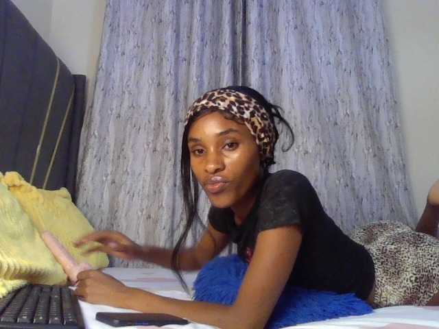 Fl0werssxoxo live cam on BongaCams