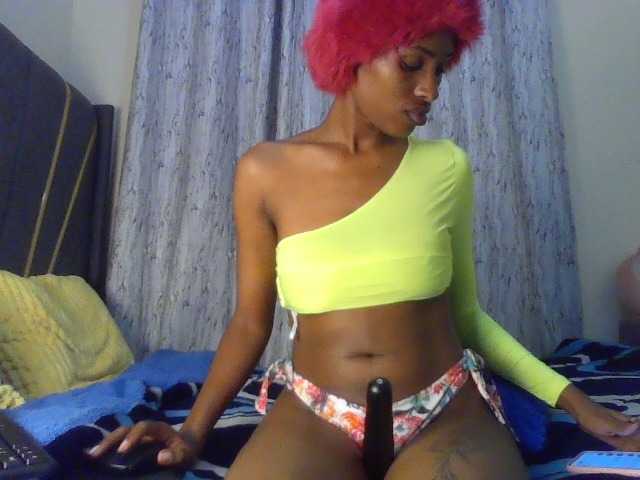 Fl0werssxoxo live cam on BongaCams