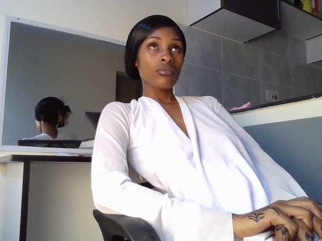 Fl0werssxoxo live cam on BongaCams