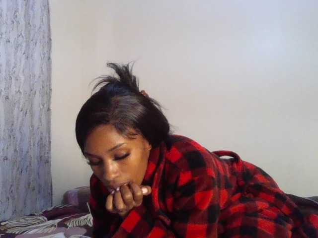 Fl0werssxoxo live cam on BongaCams
