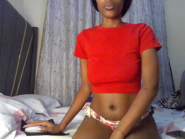 Fl0werssxoxo live cam on BongaCams