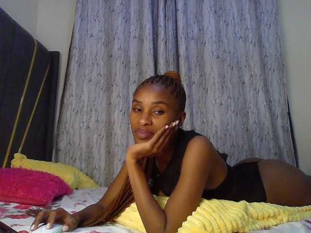 Fl0werssxoxo live cam on BongaCams