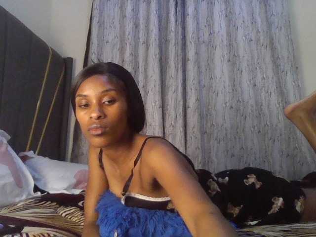 Fl0werssxoxo live webcam show